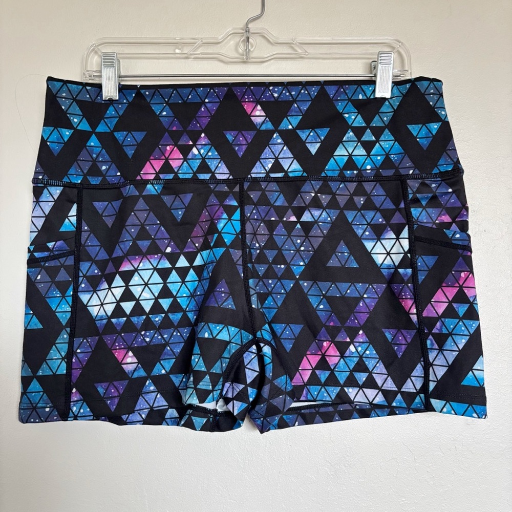 CVG Constantly Varied Gear Pyramid Geometric Workout Shorts Size X-Large Pockets